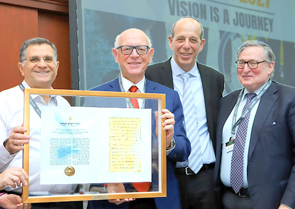 Outgoing Chairman of the Council of Trustees Dr. Lipa Meir (second from left) holds a facsimile of the original Prayer for the Welfare of the State of Israel, which was presented to him at his Farewell Tribute